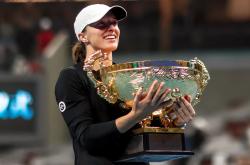 华体会APP-夺冠热门跌跌不休，球迷焦急备战下一场的简单介绍