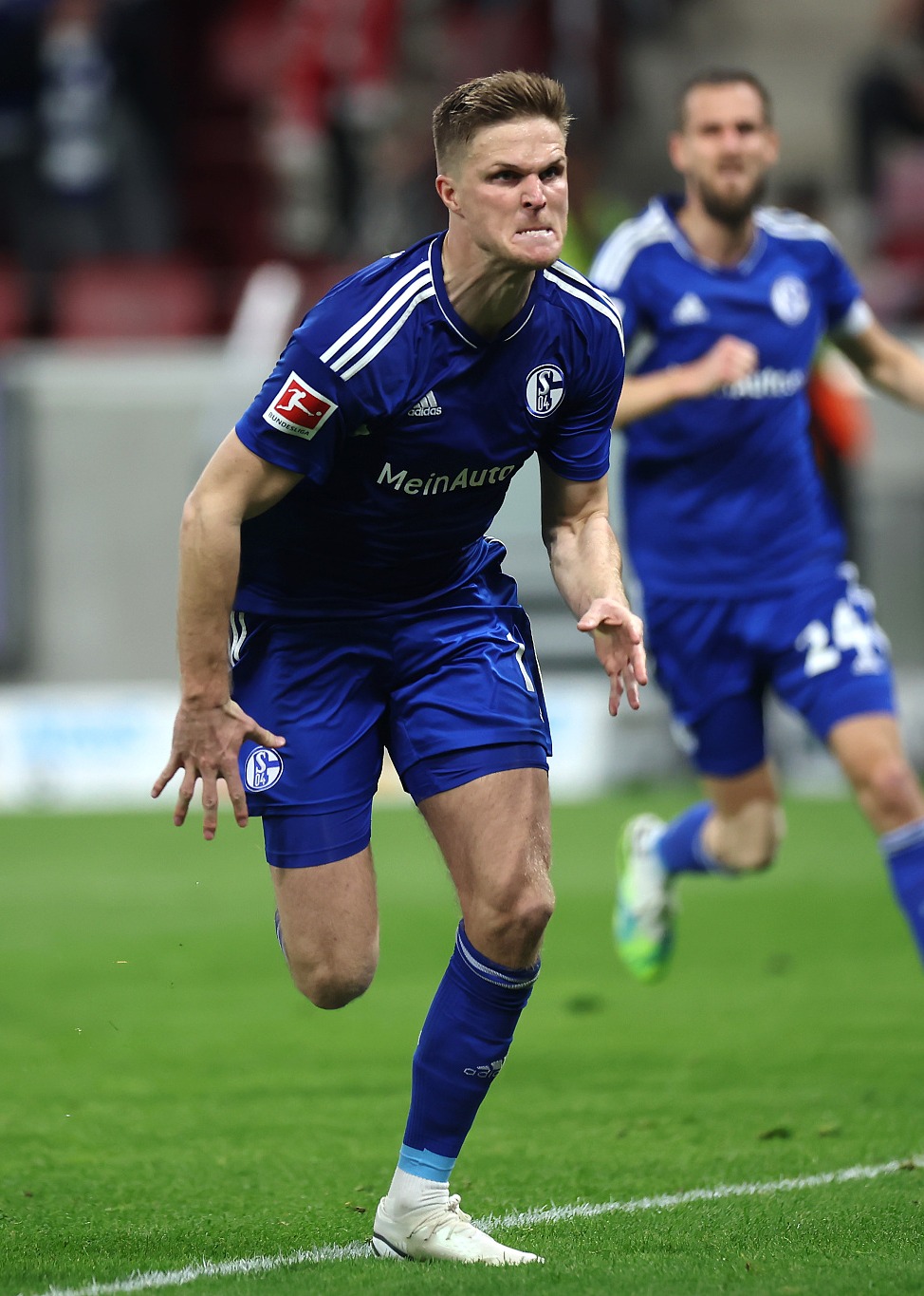 法兰克福主场负于沙尔克04,积分告捷 法兰克福主场负于沙尔克04,积分告捷