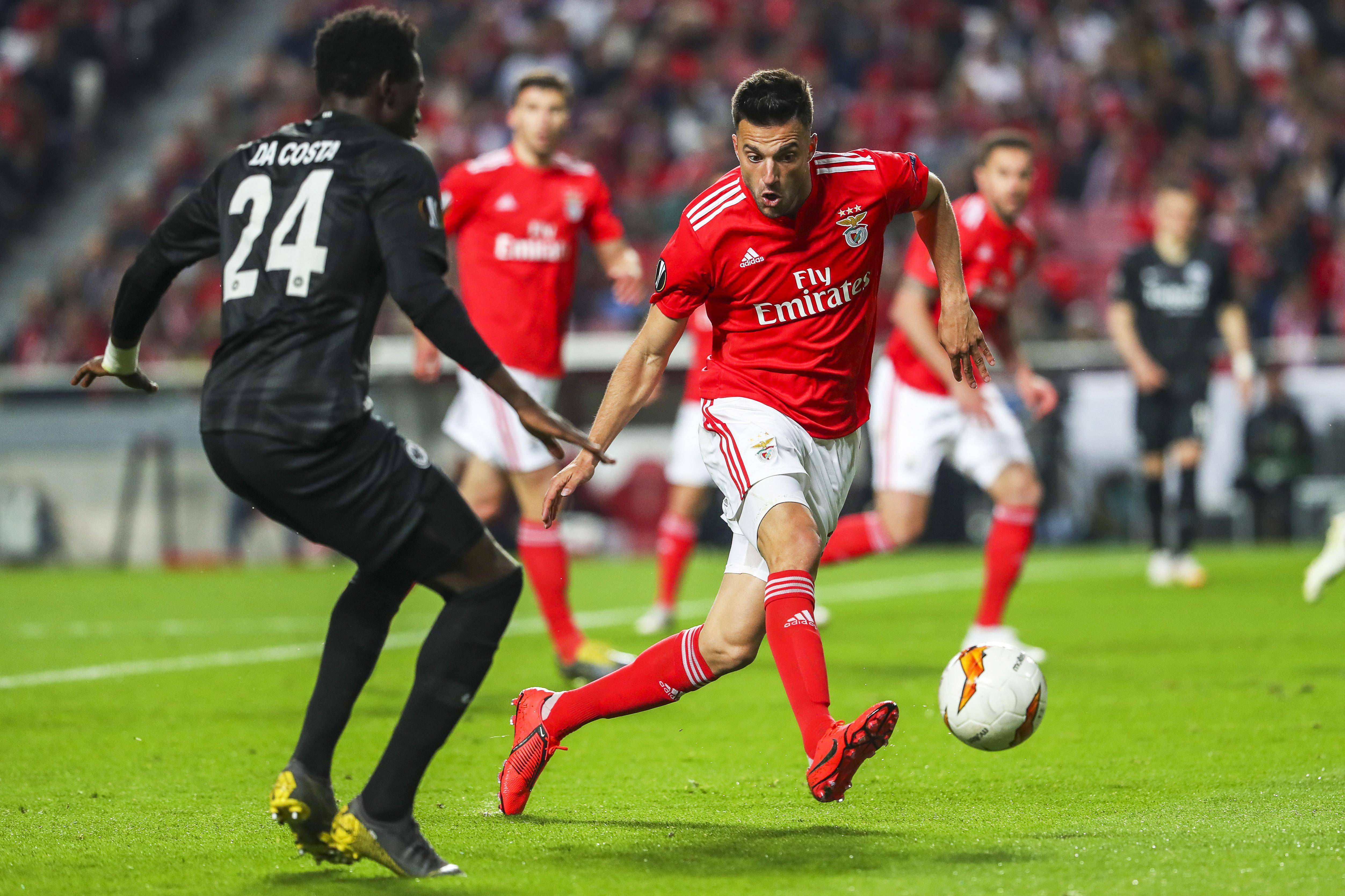 拜仁慕尼黑后防线表现抢眼，球队保持不败纪录