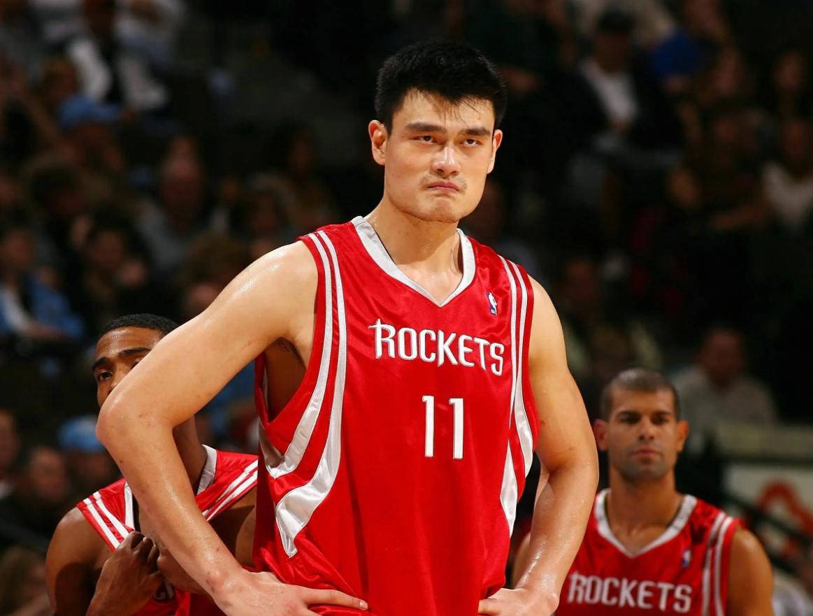 姚明荣膺联盟最有价值球员奖 姚明荣膺联盟最有价值球员奖