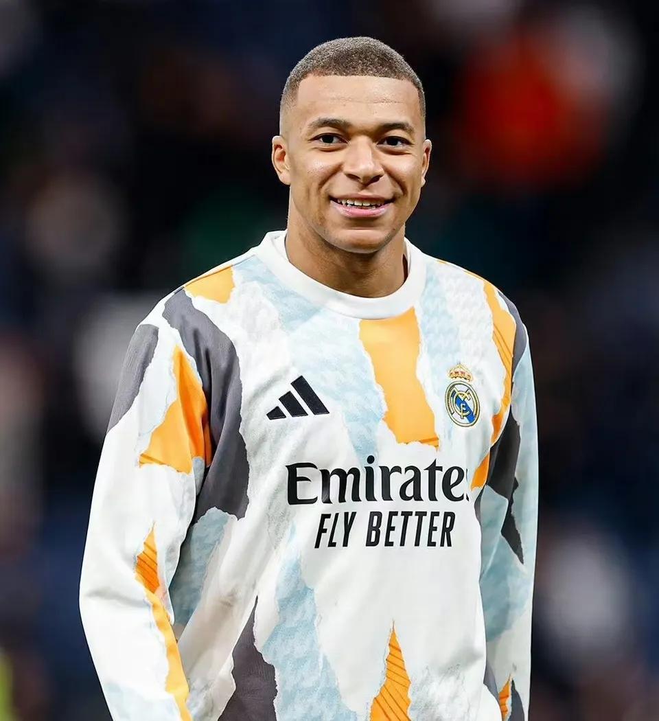 皇家马德里2-1小胜瓦伦西亚,拉莫斯伤退引关注的简单介绍 皇家马德里2-1小胜瓦伦西亚,拉莫斯伤退引关注的简单介绍