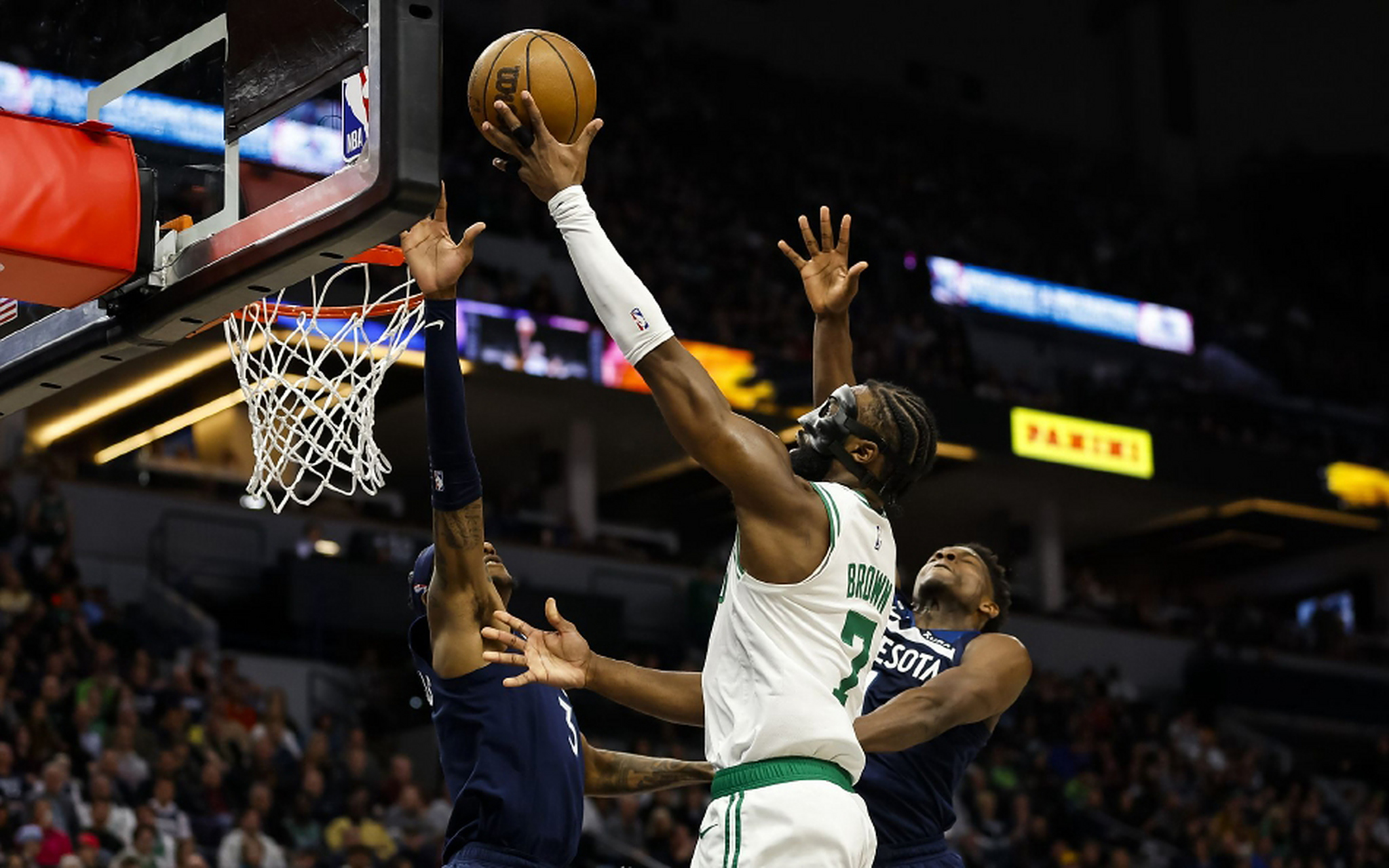 绿军逆转森林狼，Tatum封盖平局绝杀的简单介绍