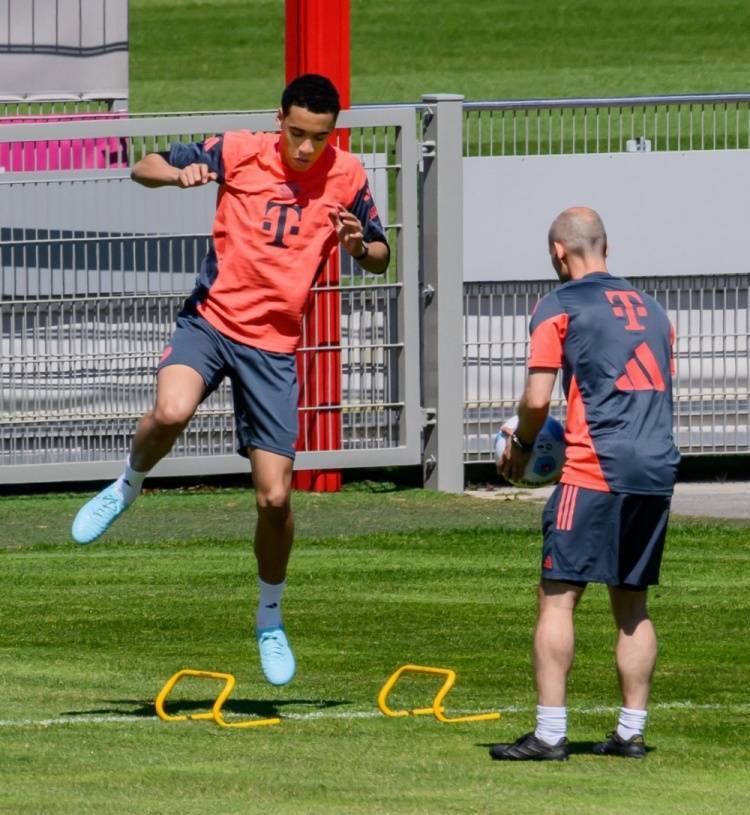 巴塞罗那备战欧国联小组赛,全队迎接挑战 巴塞罗那备战欧国联小组赛,全队迎接挑战