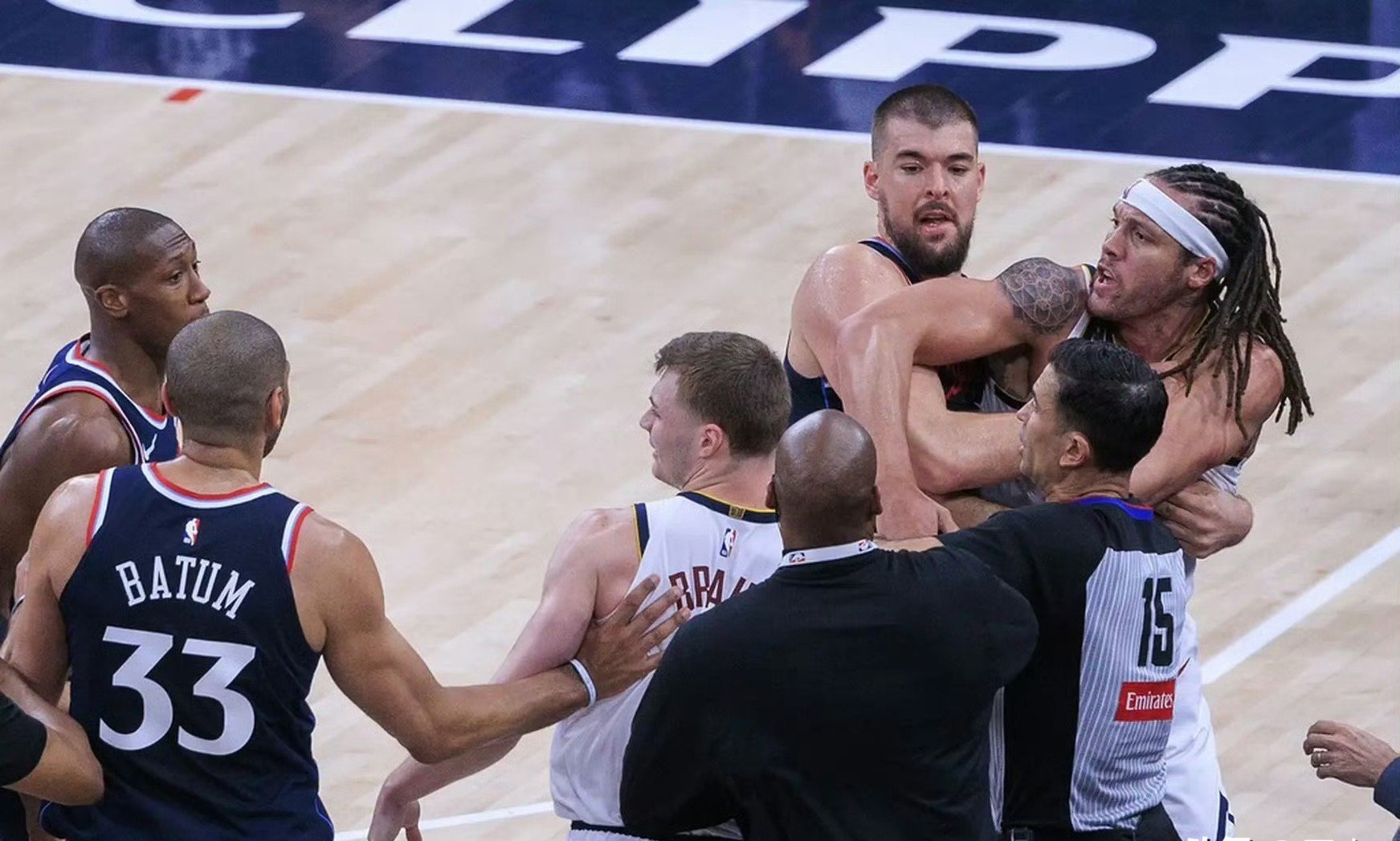 包含快船遭遇连败，顶级球队压力山大，战绩不佳成为焦点的词条