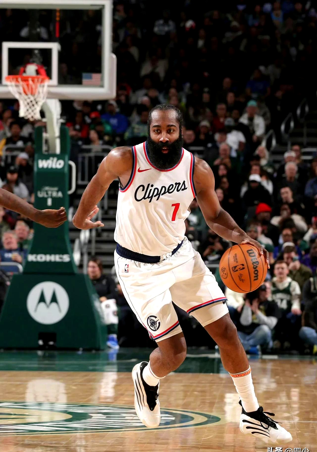 包含快船遭遇连败，顶级球队压力山大，战绩不佳成为焦点的词条