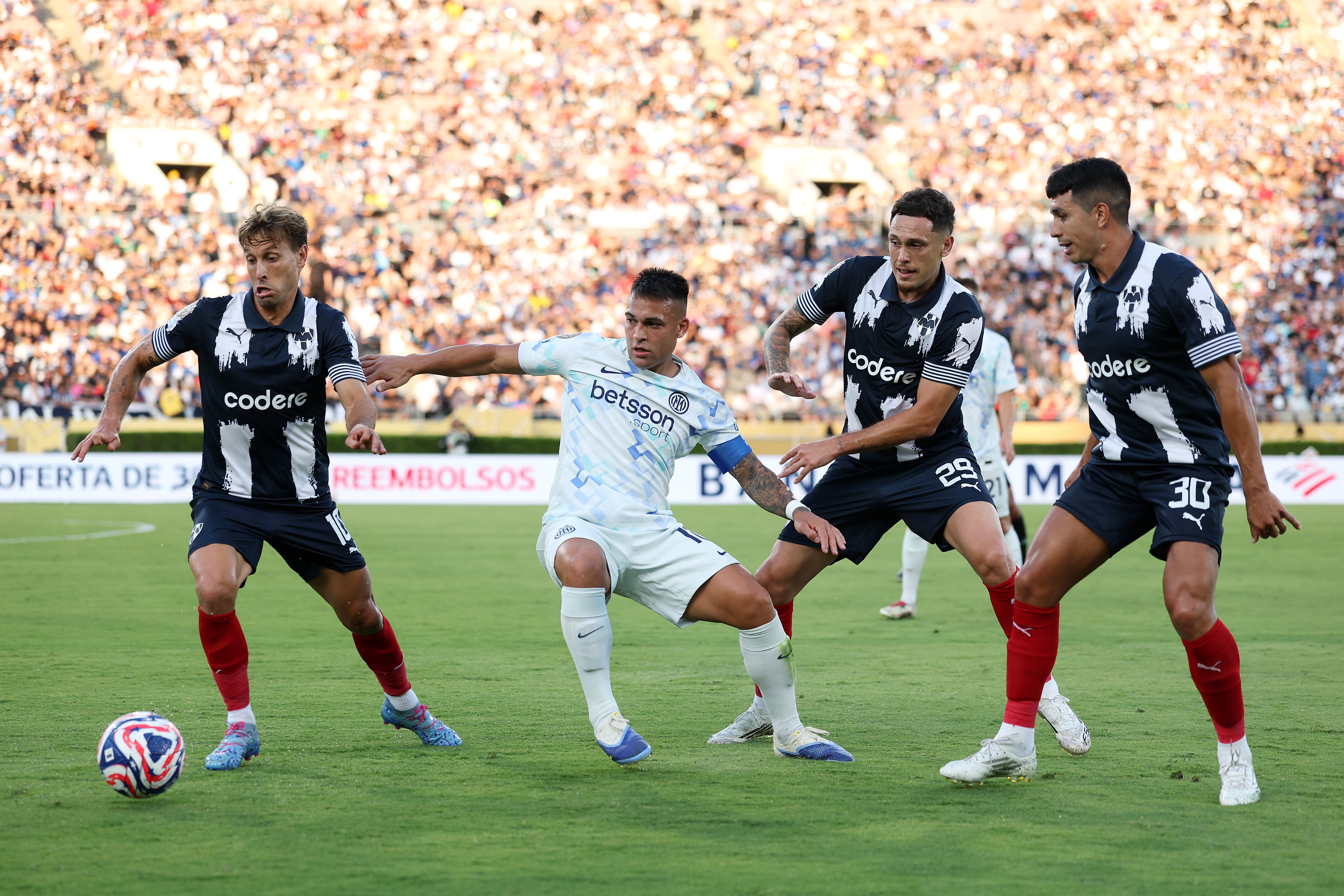 包含南美洲足球联赛恢复赛事后受观众好评的词条