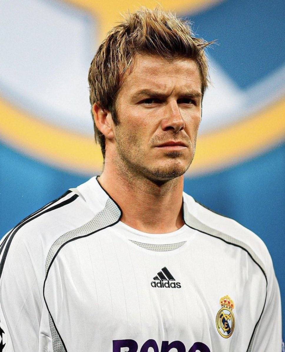 足球运动员的顶尖表现赢得赞誉