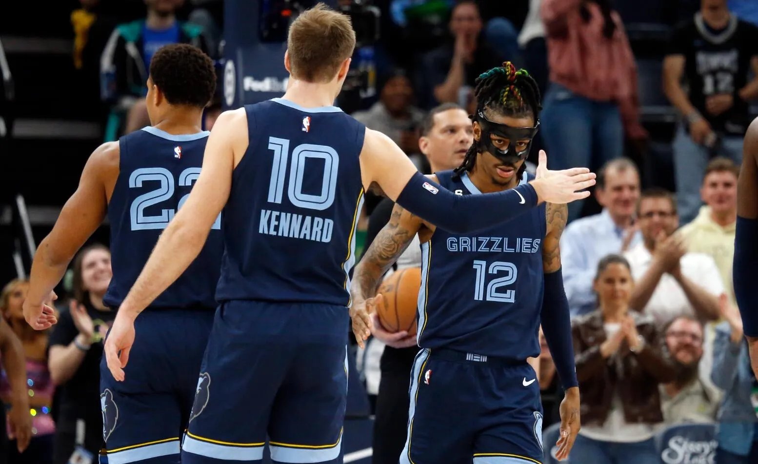 雄鹿客场擒下灰熊,继续不败纪录 雄鹿客场擒下灰熊,继续不败纪录