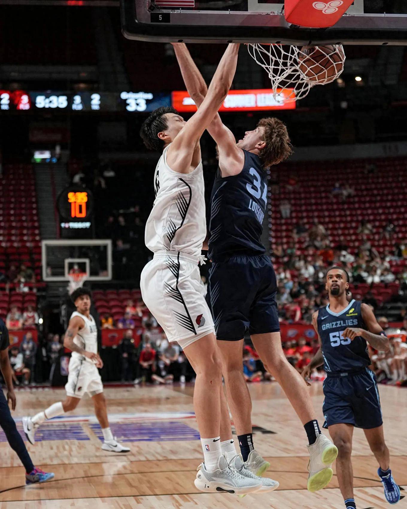 灰熊爆冷胜开拓者取得首胜 灰熊爆冷胜开拓者取得首胜