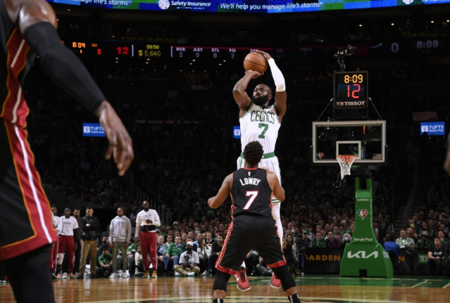 热火大逆转！奥拉迪波砍下关键一球，球队绝杀