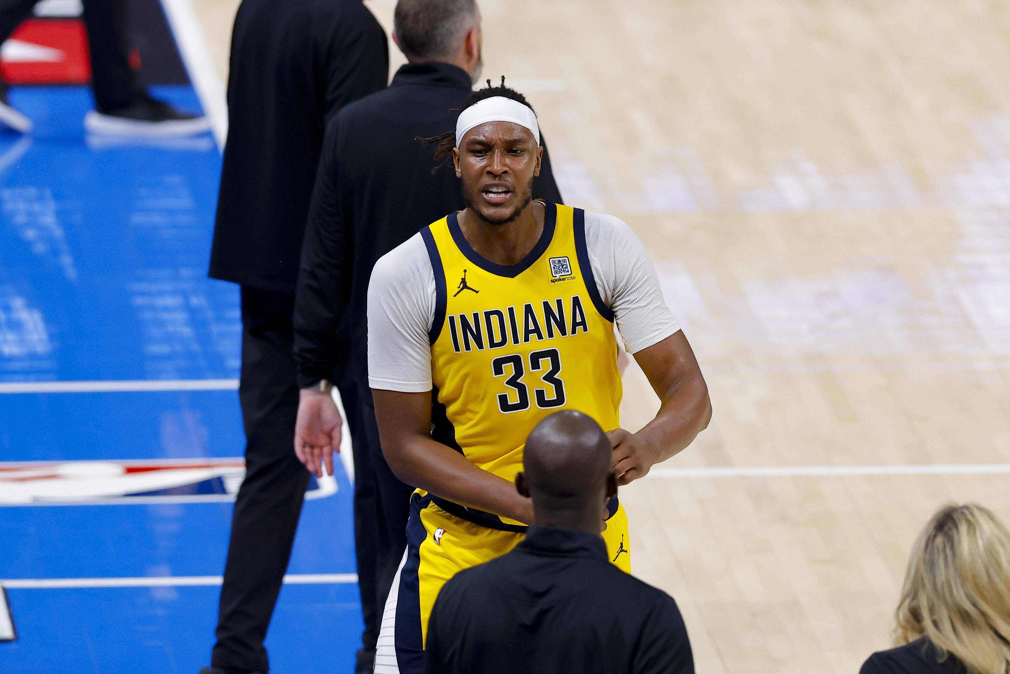 鹈鹕惊险战胜活塞,保持不败 鹈鹕惊险战胜活塞,保持不败