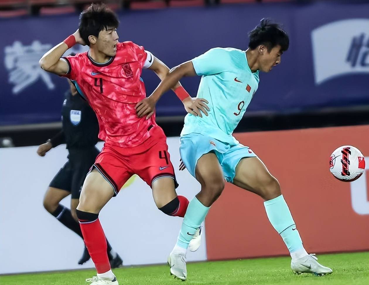 乌兹别克球员在亚洲足球赛中表现出色